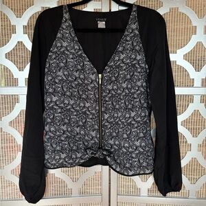 VENUS Black and White Patterned Blouse